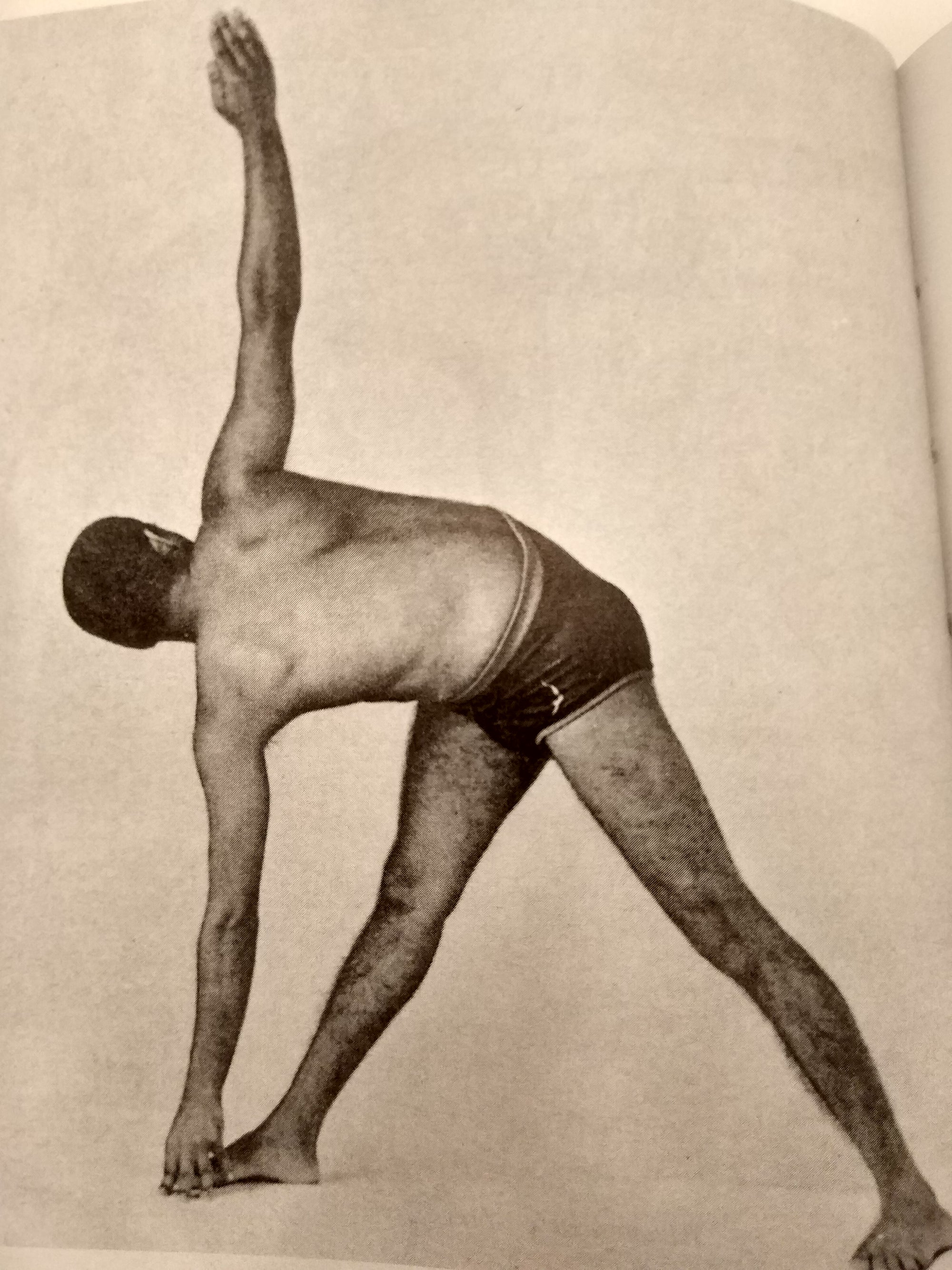 Una asana para equilibrar la respiración: Trikonasana