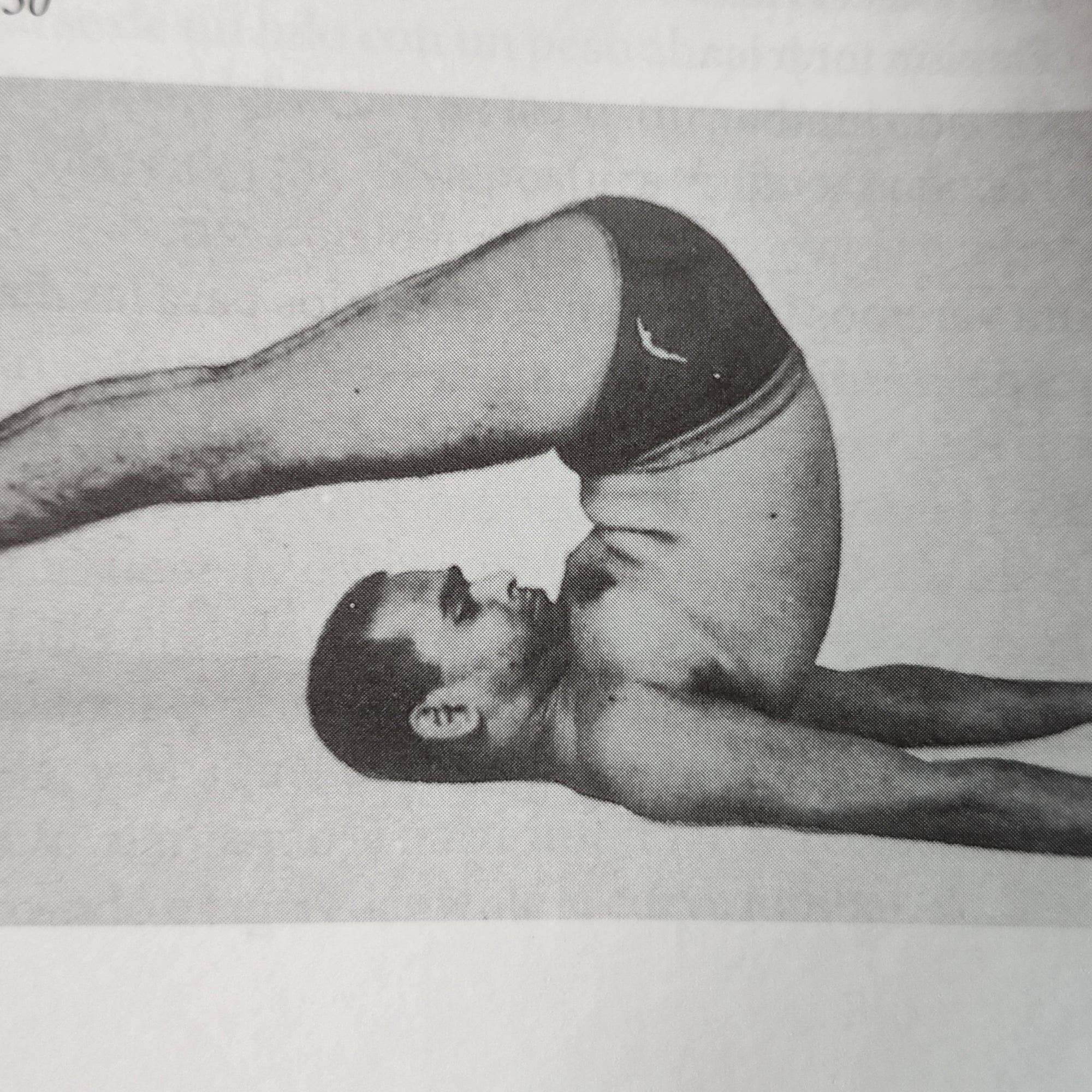 Firmeza y relajación con halasana o "el arado"