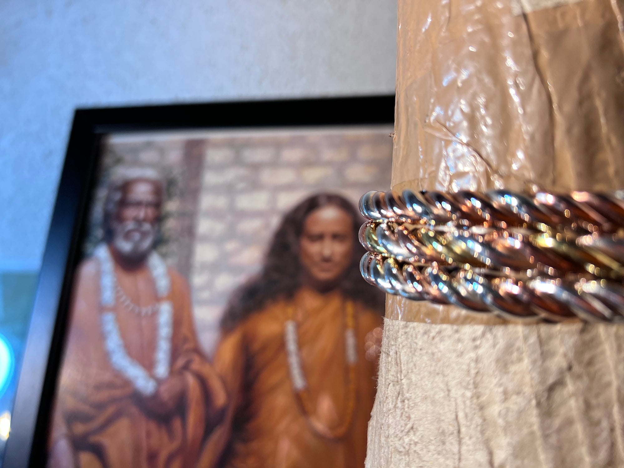 ¿Cómo y Dónde Llevar tu Pulsera Astrológica Yogananda? Guía